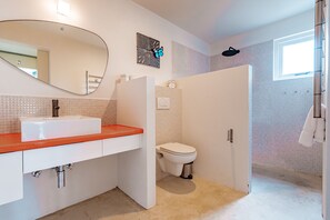 House (4 Bedrooms) | Property amenity