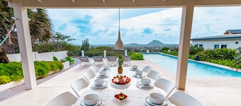 *NEW Listing* STUNNING Scenic Views & Horizon Pool