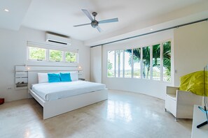 4 Schlafzimmer, Schreibtisch, Bügeleisen/Bügelbrett, Reisekinderbett