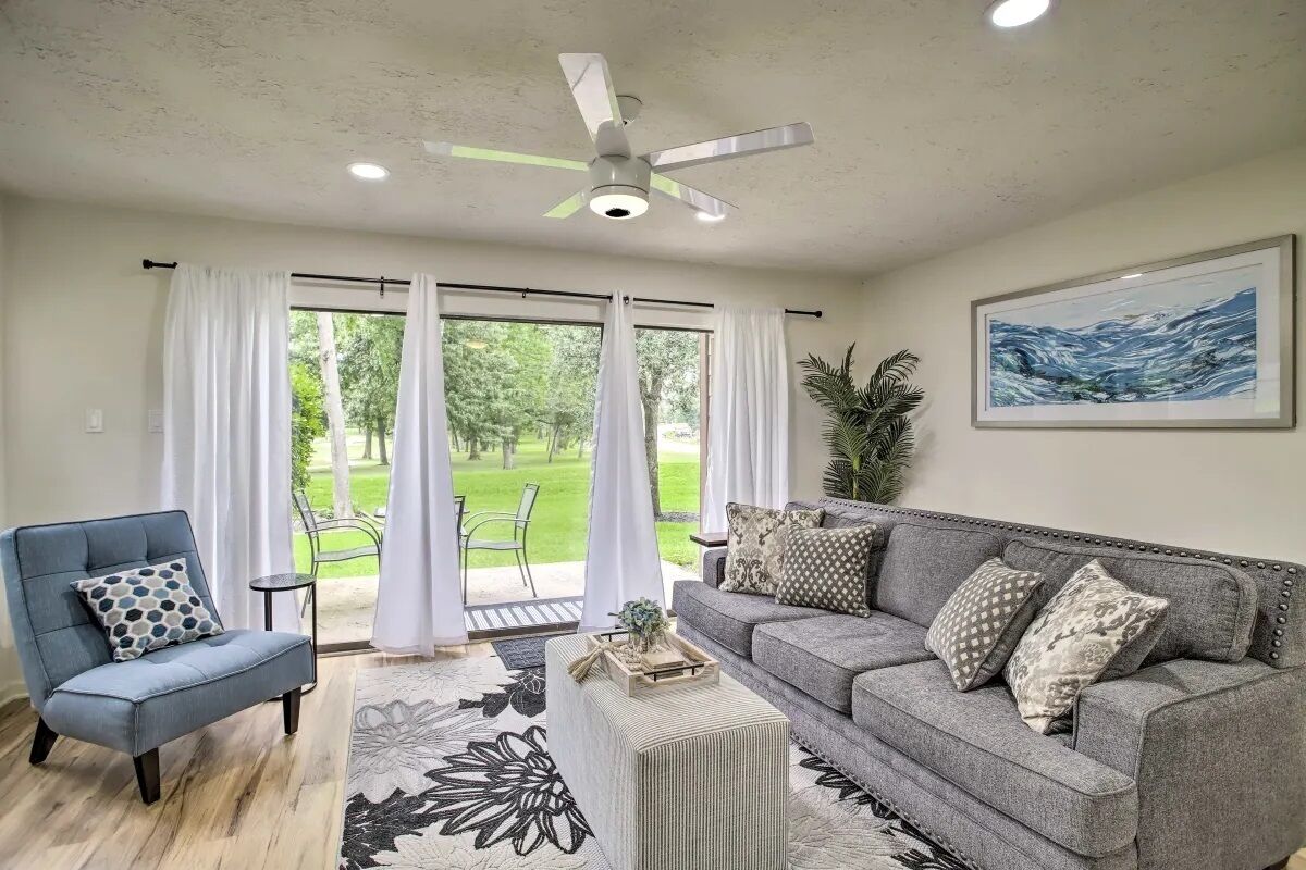 Cozy Walden 1st Floor Condo: Smoking, Pool, Jacuzzi! ~2 miles Margaritaville!