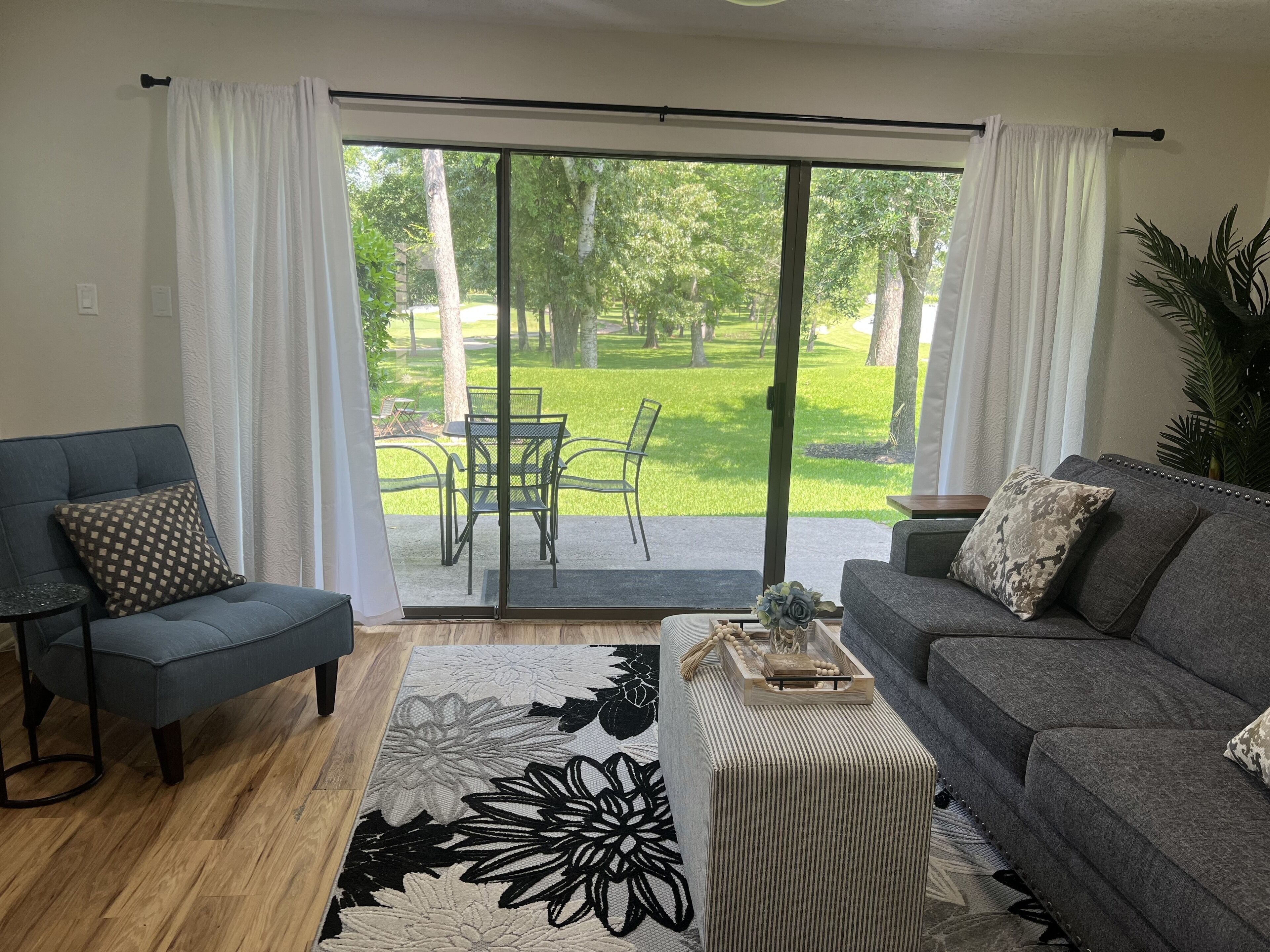 1st Floor Charm! Tranquil Getaway. Pool & Jacuzzi. ~2 miles from Margaritaville!