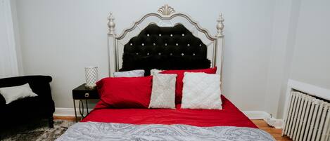 2 bedrooms, iron/ironing board, internet