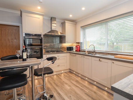 Fridge, dishwasher, electric kettle, toaster