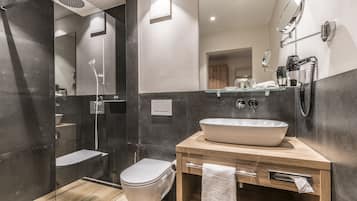 Standard Room | Bathroom | Shower, rainfall showerhead, hair dryer, towels