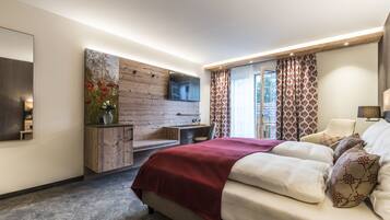 In-room safe, desk, laptop workspace, blackout curtains