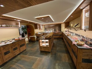Tägliches inbegriffenes Frühstücksbuffet