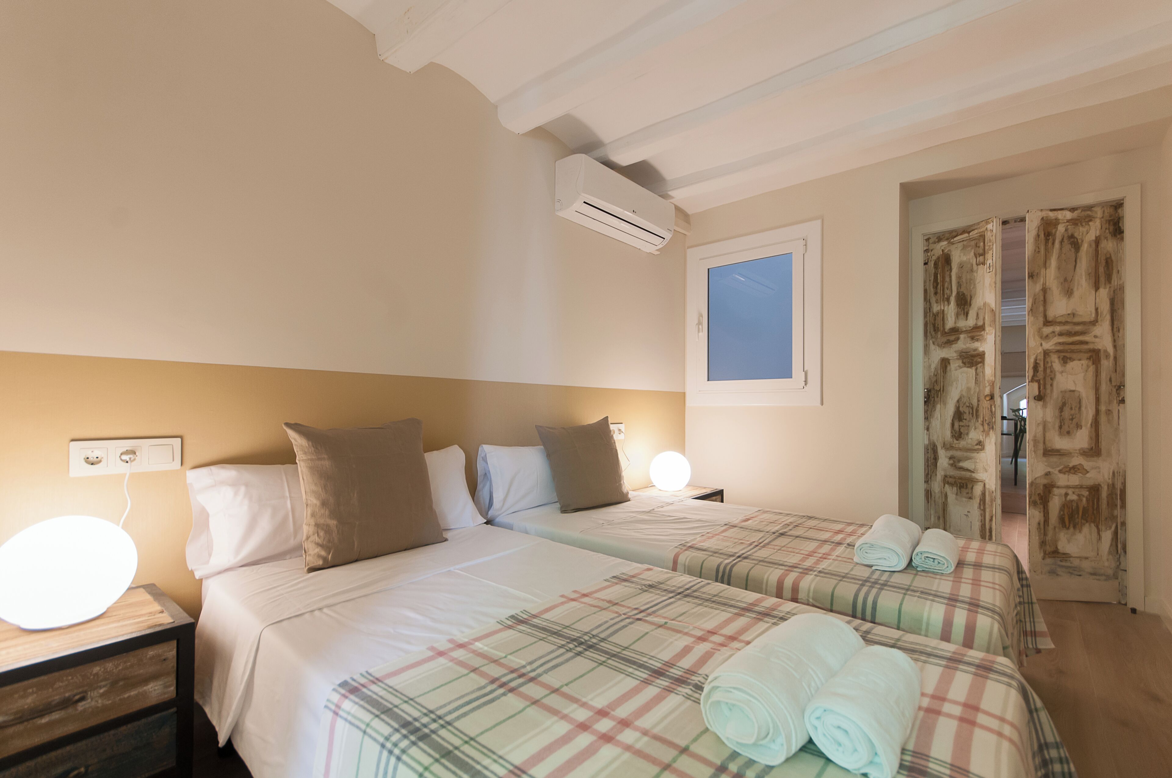 2 slaapkamers, een strijkplank/strijkijzer, wifi, beddengoed