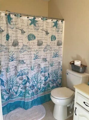 Shower - Flat Creek family home (Fairview)