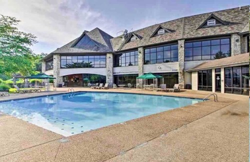 Pool Table!  Ping Pong!  Arcades!  Swimming Pool!!