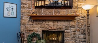 Ozark Mountain views! Family! Quiet area!