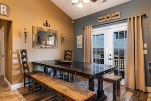 Dining - Ozark Mountain views! Family! Quiet area! (Hollister)