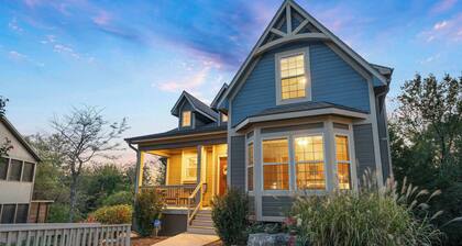 Private HOT TUB!! ARCADE in home w/ POOL TABLE!!