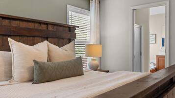 3 makuuhuonetta, työpöytä, silitysrauta/-lauta, Wi-Fi