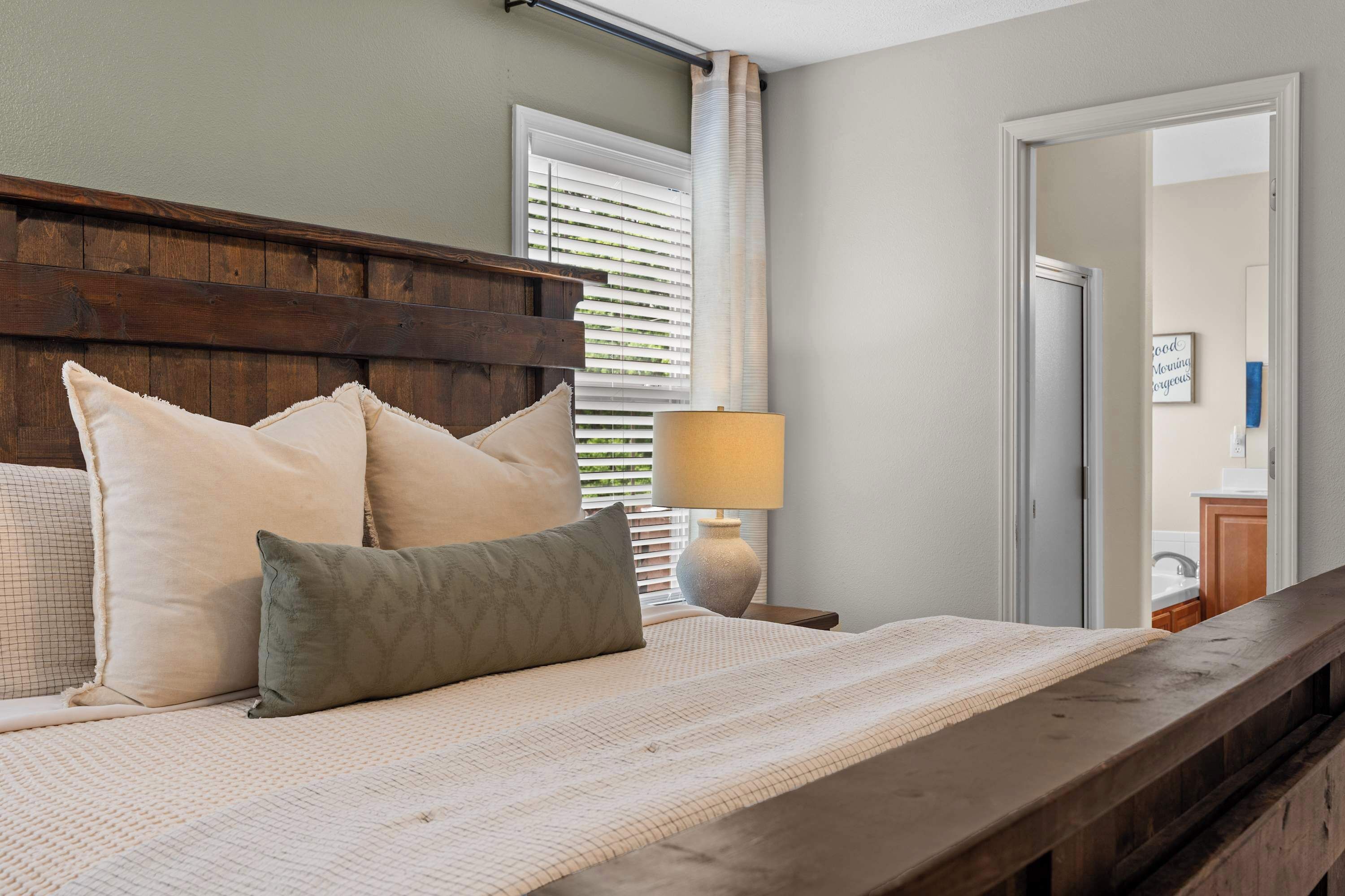 3 bedrooms, desk, iron/ironing board, WiFi