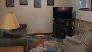 Comfort Cottage | Living area | 43-inch Smart TV with satellite channels, TV