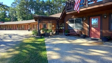 Kios check-in/check-out