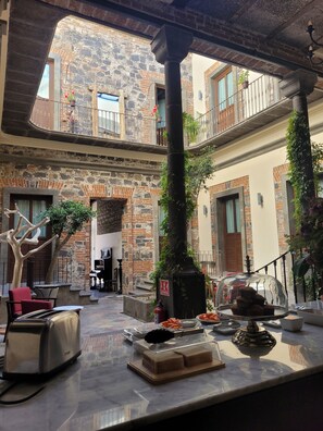 Free daily continental breakfast  - Milo Collection Hotel (Puebla)