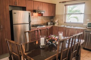 Fridge, microwave, stovetop, dishwasher