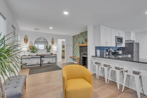 Fridge, microwave, oven, stovetop - Spacious 3-Bedroom Bungalow in Bradley Beach (Bradley Beach)