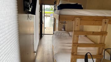 舒適小屋 | 客廳 | 32 吋LED 電視連數碼電視頻道、加熱地板、串流服務