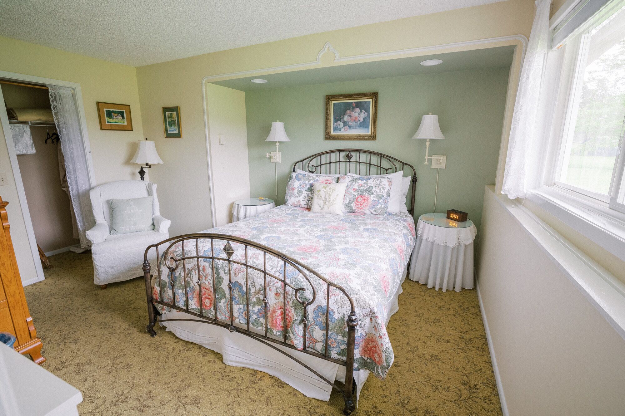 The Chamomile Room with en suite bathroom