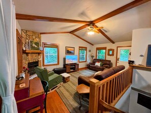 TV, fireplace, DVD player - Cozy Cabin Getaway Near Bryson City (Robbinsville)