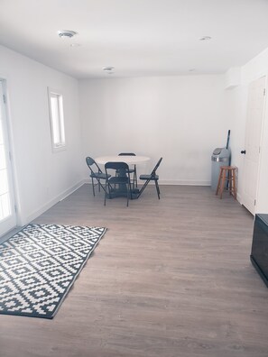 Dining - Your ideal country retreat to relax or be active. (McArthurs Mills)