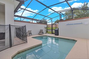 Piscina all'aperto, una piscina riscaldata