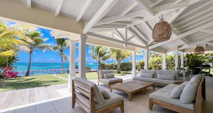 Villa bord de mer piscine privée et vue imprenable