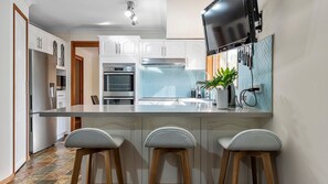 Dishwasher, coffee/tea maker, dining tables