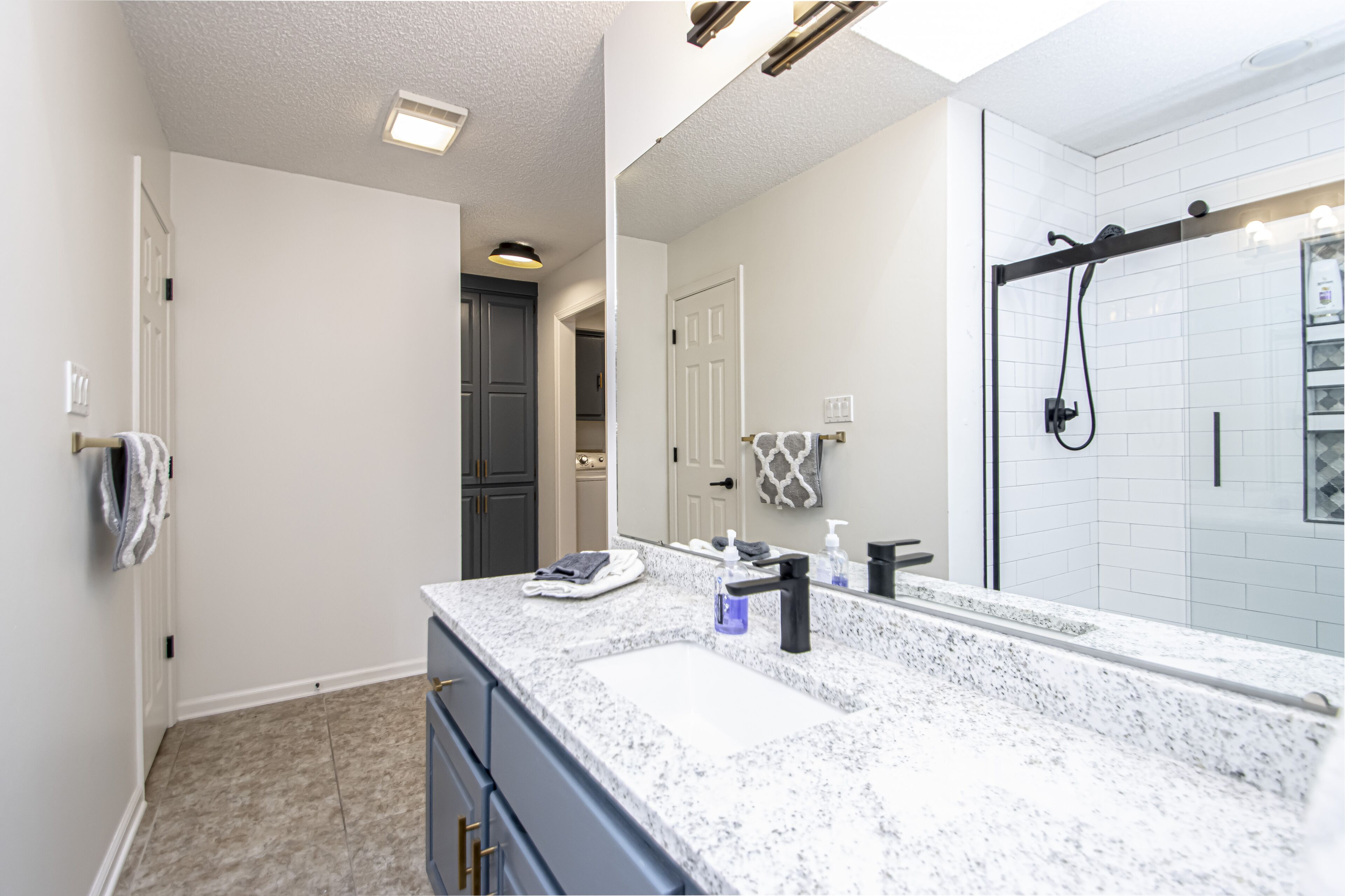 Lakefront! Multifamily! Private dock! Pets!