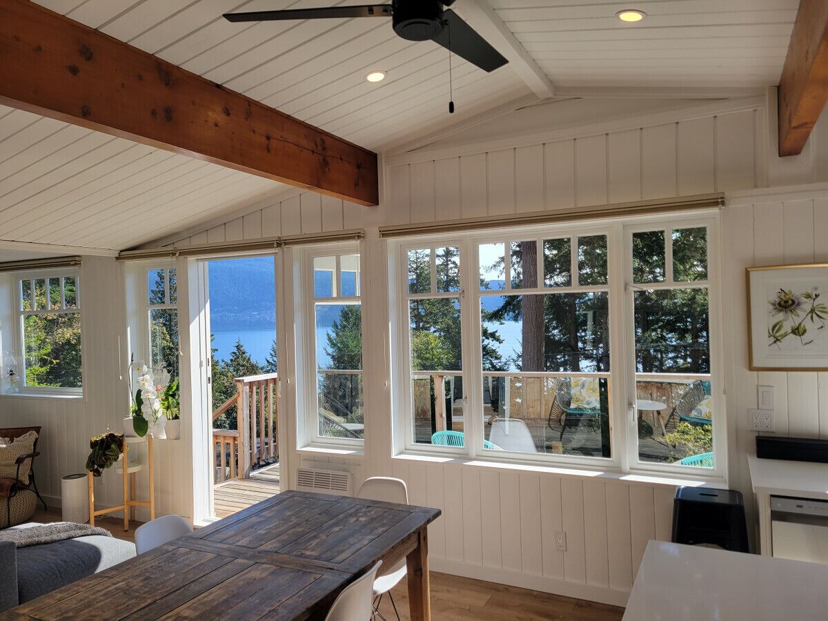 White Eagle · Gorgeous 2-bdr cottage with ocean & mountain views
