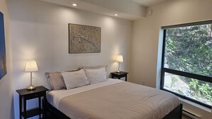Room - J&J`s · Exquisite and brand new 1-bedroom ocean view suite (Bowen Island)