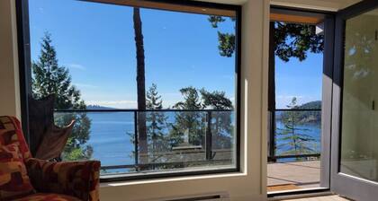 J&J`s · Exquisite and brand new 1-bedroom ocean view suite