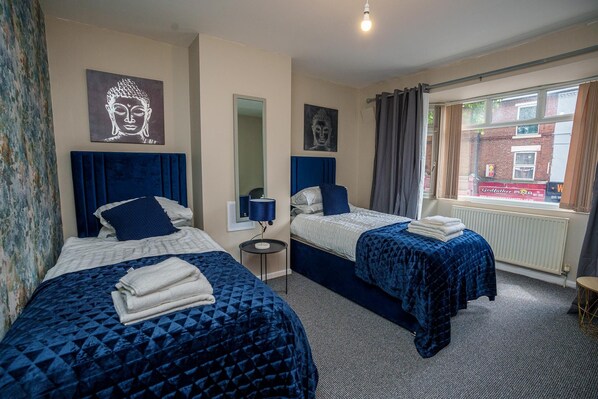 Luxury House | 4 bedrooms, free WiFi