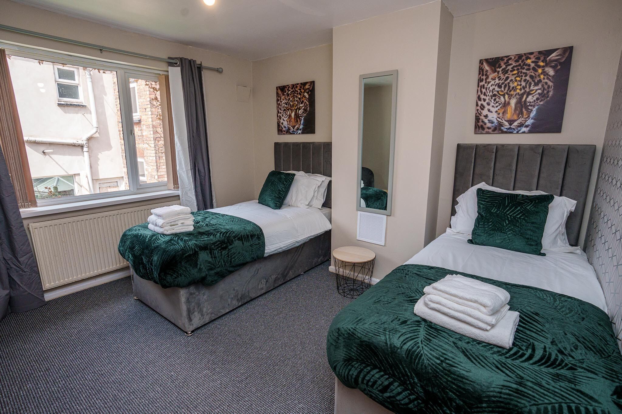 Luxury House | 4 bedrooms, free WiFi