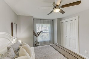 3 slaapkamers, een bureau, een strijkplank/strijkijzer, gratis wifi