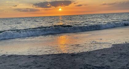 WaterView 176B Sunny Vacation home 3 bdr, 2 ba Close to Gulf, Beaches