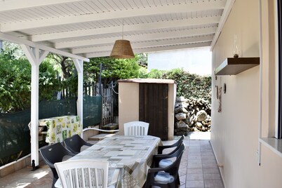 Private house and garden, spacious with sea view