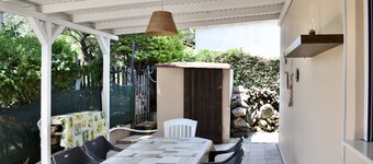 Private house and garden, spacious with sea view