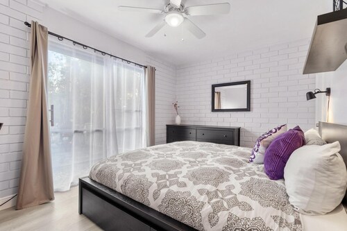 Cute Condo near UF, Shands Hospital and Downtown!