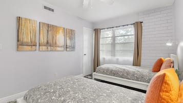 2 bedrooms, desk, iron/ironing board, free WiFi