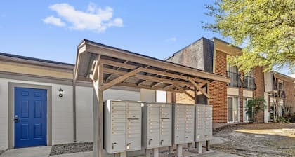 Cute Condo near UF, Shands Hospital and Downtown!