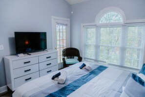 2 habitaciones, tabla de planchar con plancha y cuna de viaje