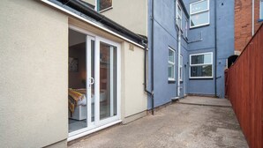 Property grounds - Vibrant Funkily Decorated 2 Bedroom 3 Beds (Kingston upon Hull)