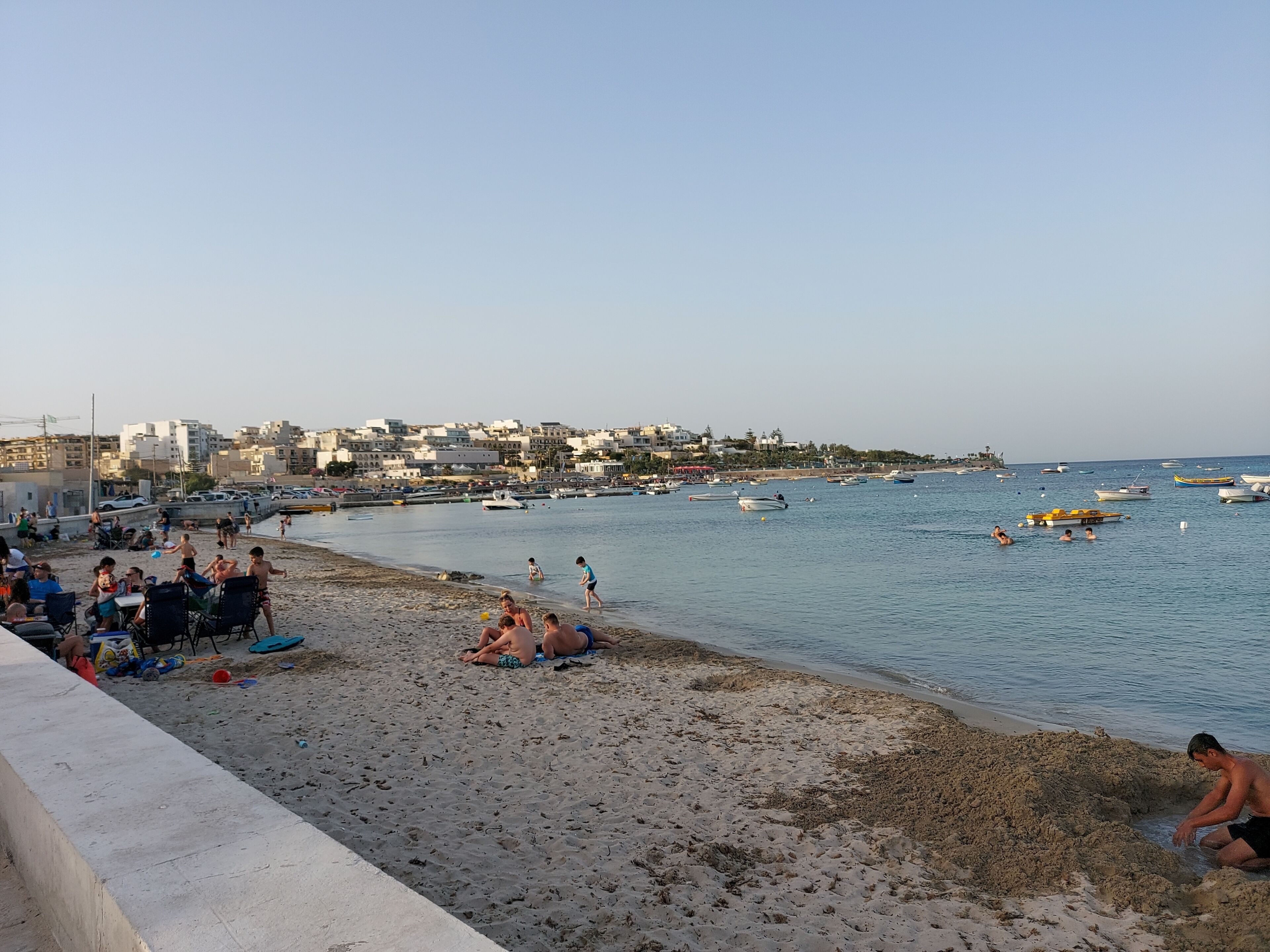 Una spiaggia nelle vicinanze