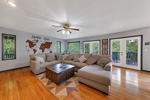 Smart TV, books - Lake View of Fontana Lake close to Great Smoky Mountains and Tail of the Dragon (Almond)