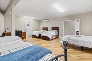 5 habitaciones, escritorio, wifi y ropa de cama