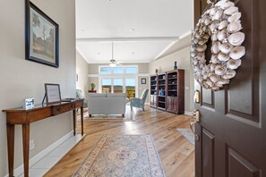 Interior - Stunning View! 5000 sq. ft House - Game Room - Dogs (Hot Springs)