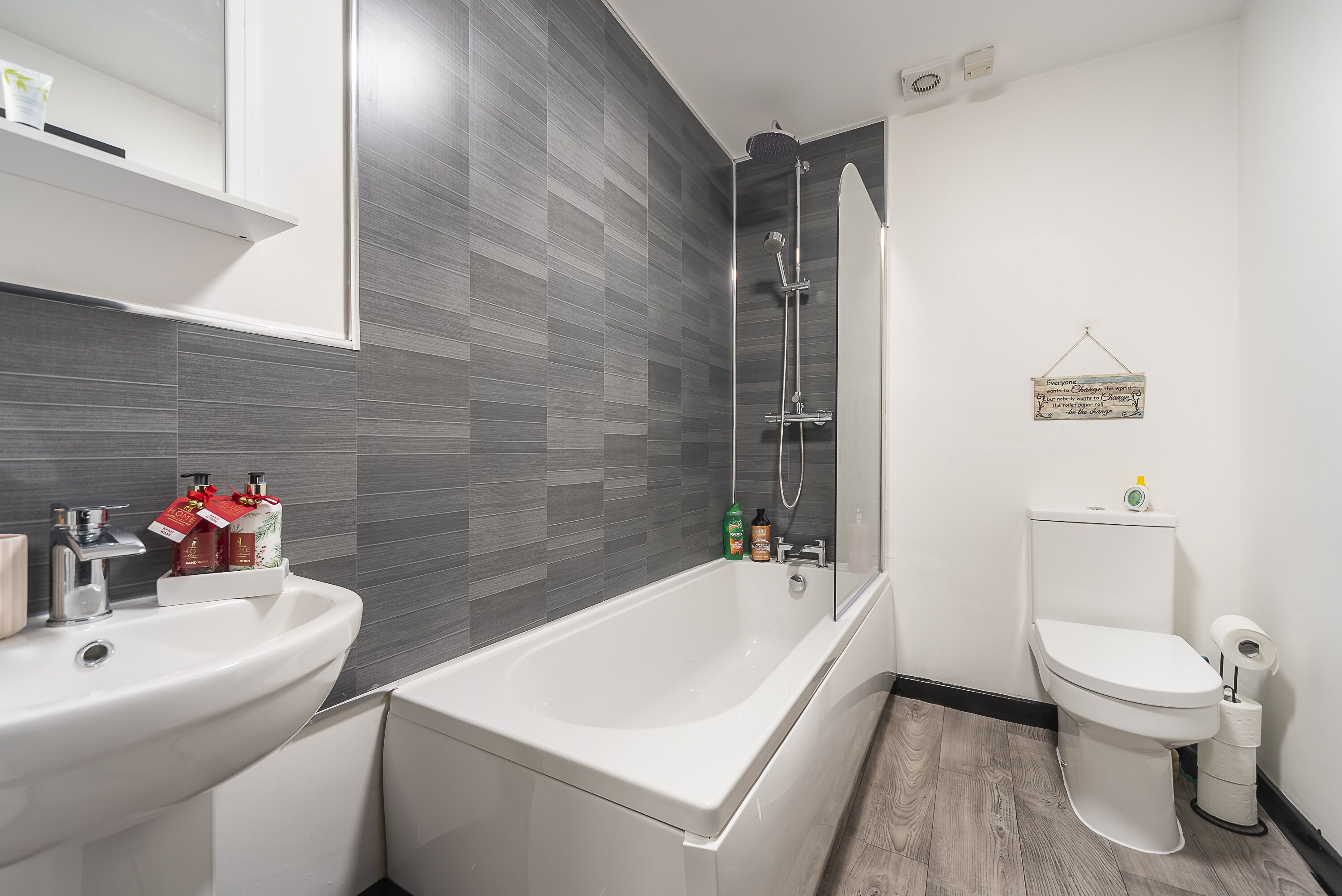 🌈Art-Filled Bohemian Apt🌈 Colourful🌈Praise Inn